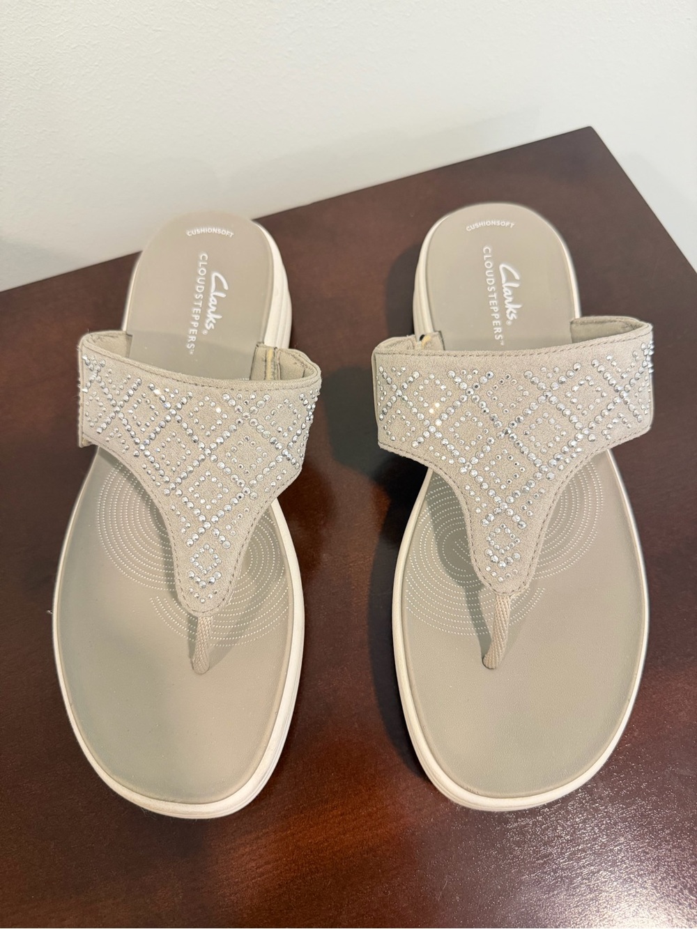 Clarks Cloudsteppers Taupe Rhinestone Thong Sandals